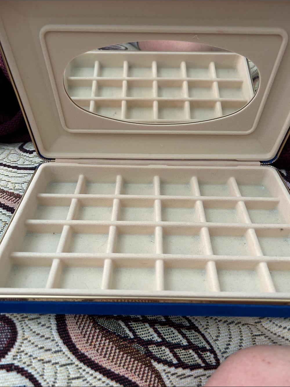 Jewelry Organizer Display Case in Cream